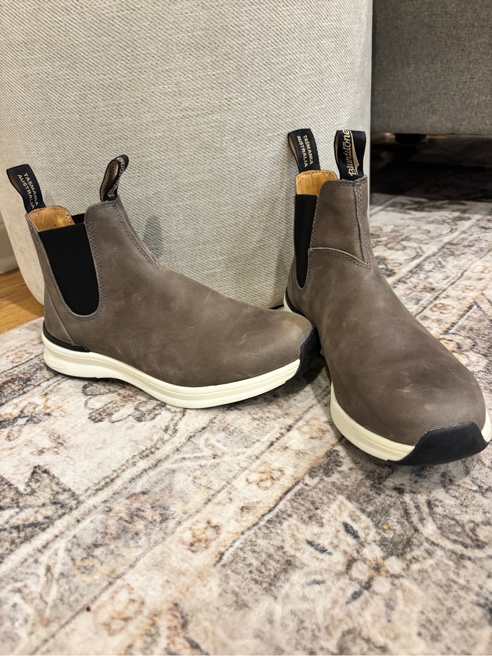 Blundstone Chukka Boots in Taupe with White Sole